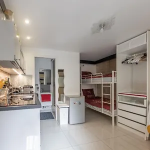 Apartamento A Et Désinfection Rigoureux Du Logis, París